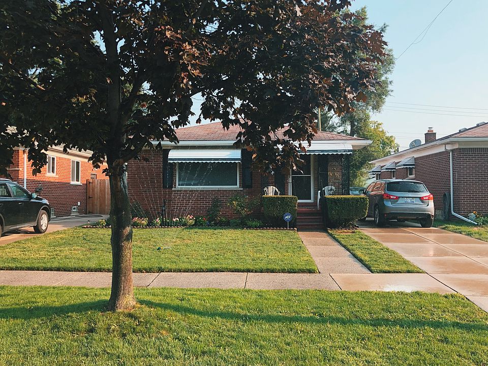 1st image of 24354 Currier St