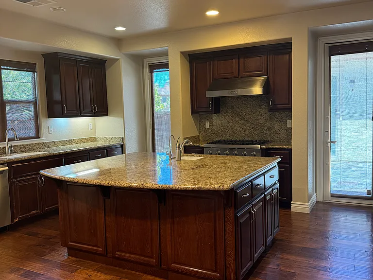 7056 Emerson Ln — Photo 10