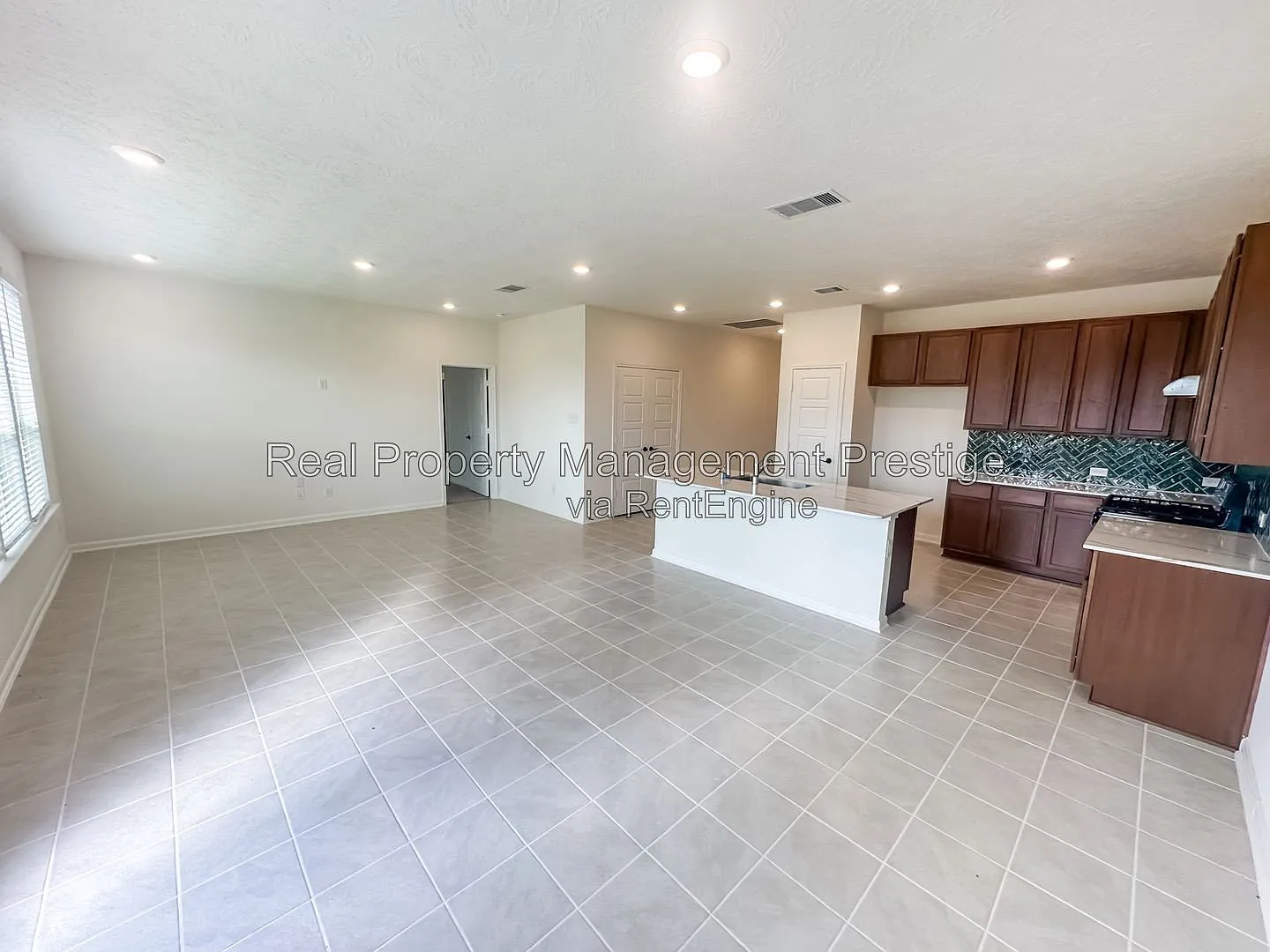 4 bed, 2.0 bath, 1706 sqft, $2,195 — Photo 2