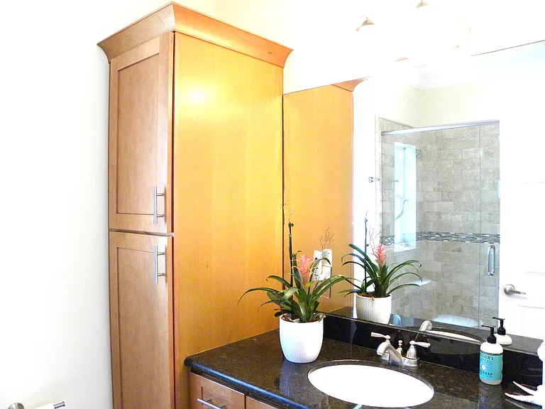 2nd Floor Front Master Bathroom