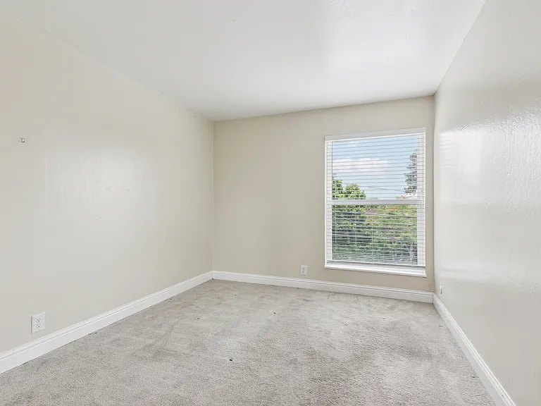 2431 Ellsworth St — Photo 14