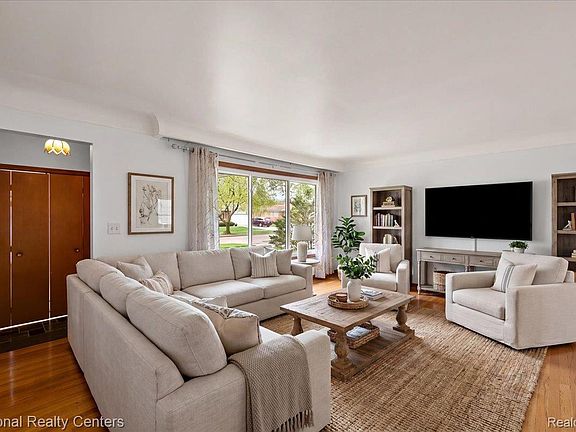 4th image of 27828 Santa Ana Dr
