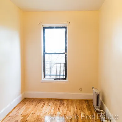 Rented by Space Real Estate | media 35