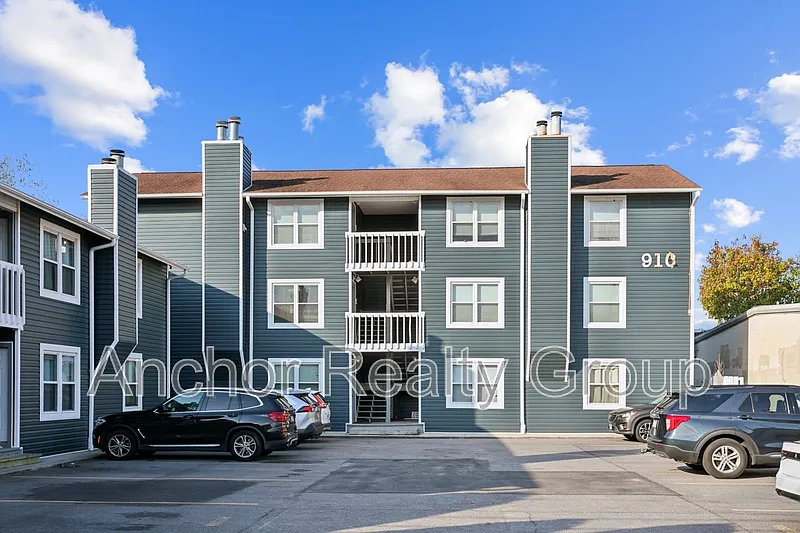 910 Mediterranean Ave #201