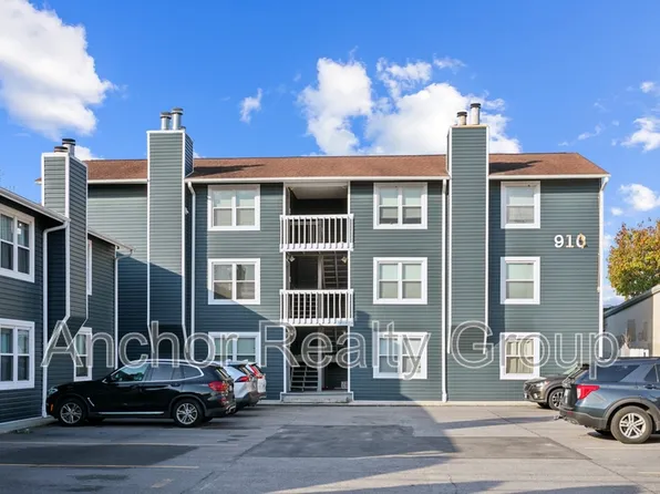 910 Mediterranean Ave APT 201, Virginia Beach, VA 23451