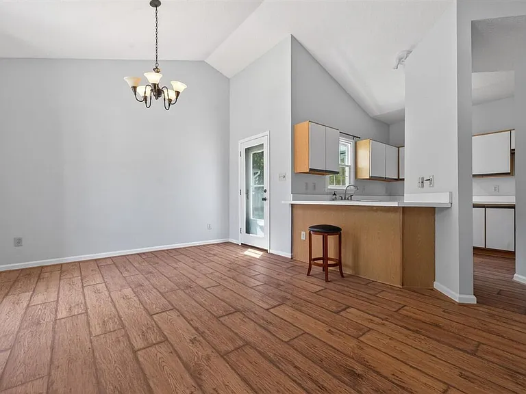 105 Ellsworth Pl — Photo 6