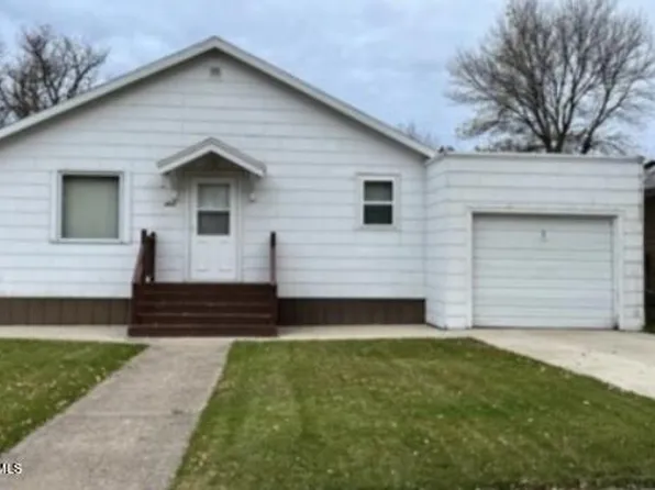 400 NW 2nd St, Linton, ND 58552