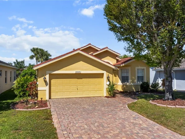 8121 Breton Cir, Fort Myers, FL 33912