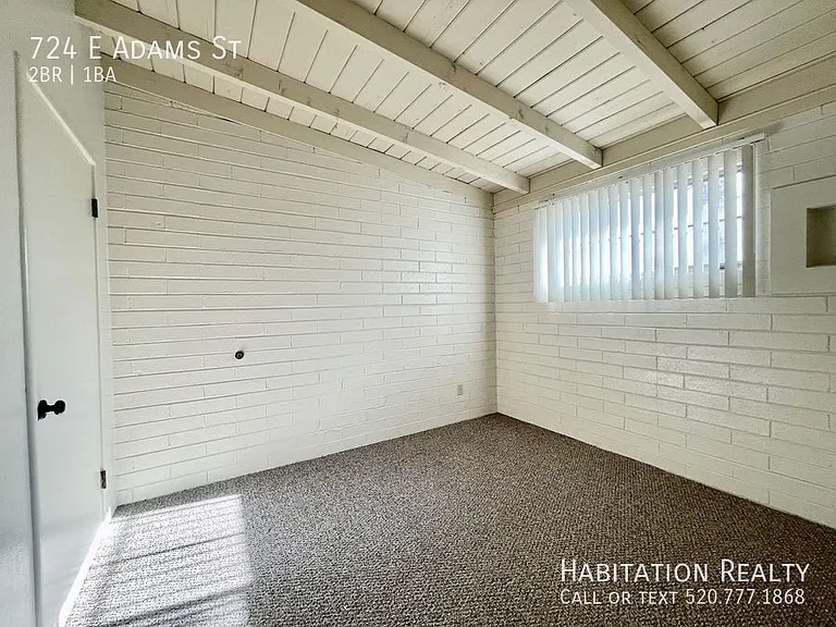 724 E Adams St — Photo 8