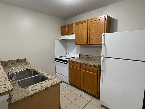 4th image of 1500 Iris Dr Unit A