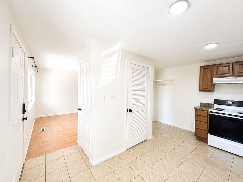 1st image of 615 E 700 S APT 5