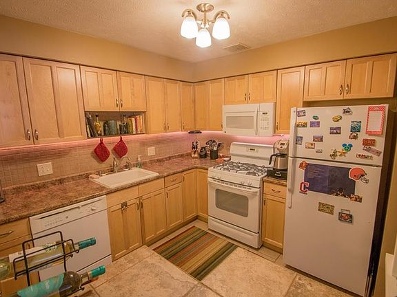 4th image of 27083 Oakwood Cir #X101