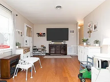 3 bed, 870 sqft, $1,400 — Photo 3