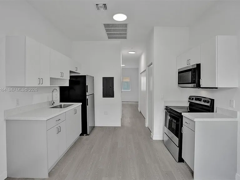 1567 NW 1st St #5 — Photo 7
