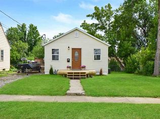 820 9th Ave NE, Minot, ND 58703