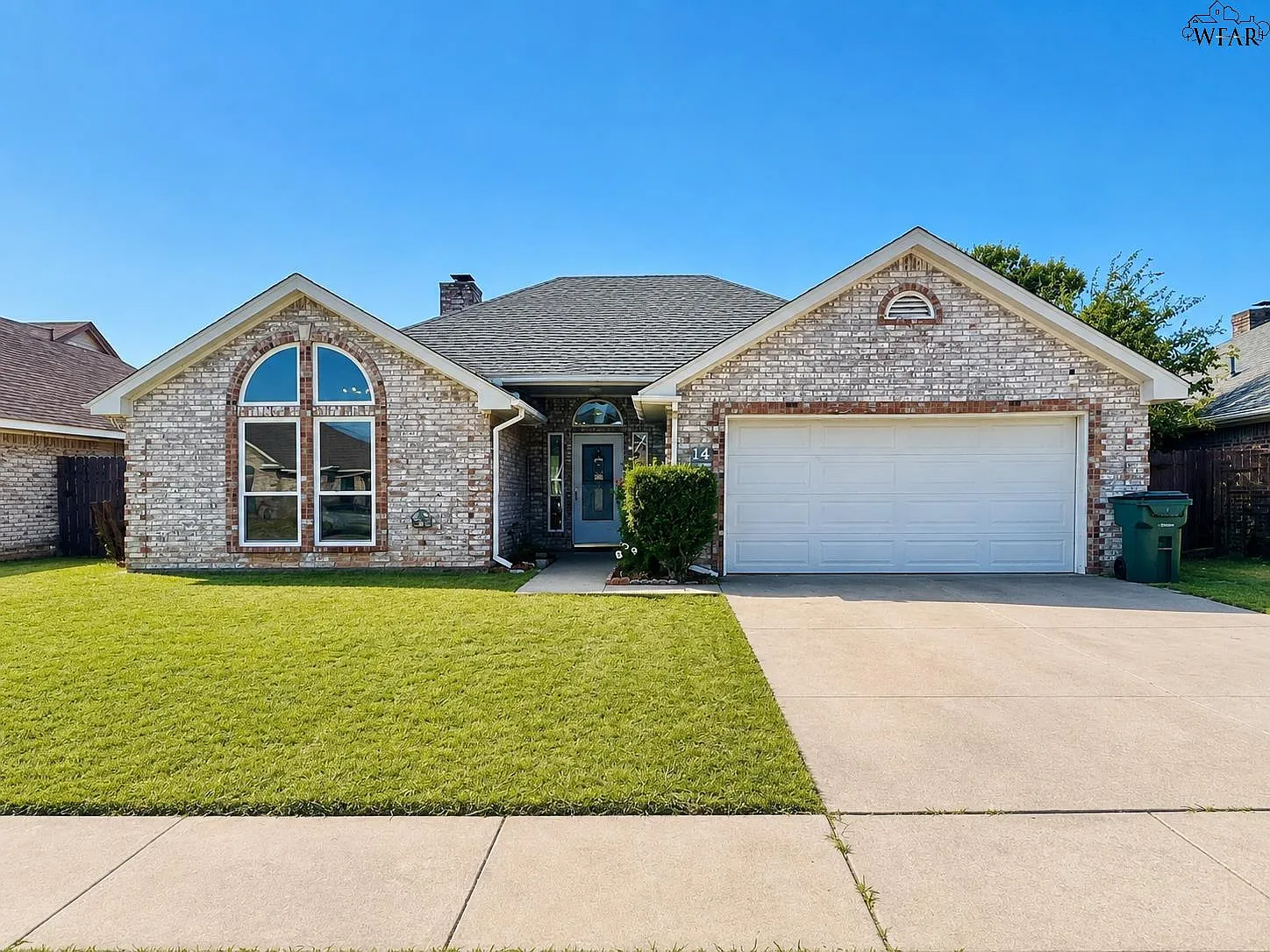 3 bed, 2.0 bath, 1465 sqft, $1,900 — Photo 1