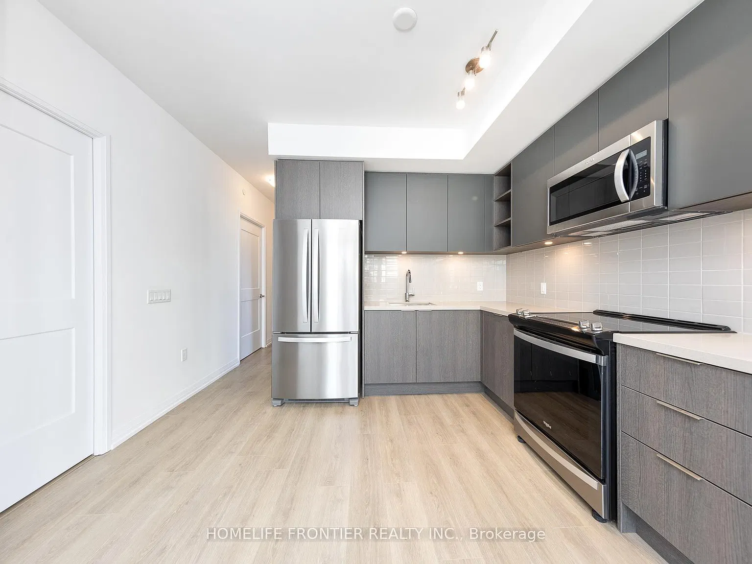 25 Holly St — Photo 3