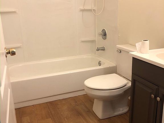 5th image of 76 W McKinley St