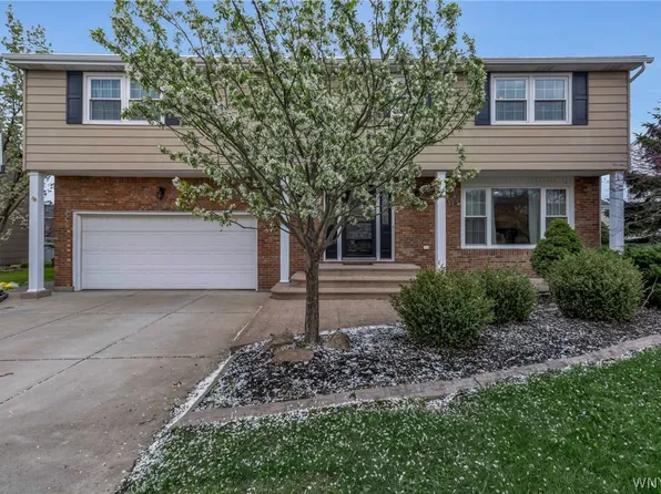 79 Hemlock Dr, West Seneca, NY 14224