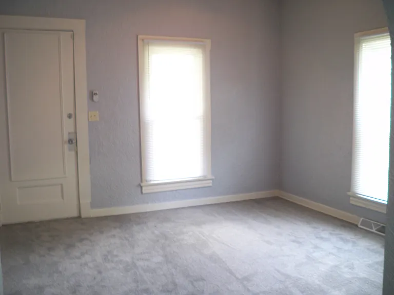 1120 S Pasfield St — Photo 17