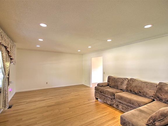 5th image of 4636 Lawson Dr