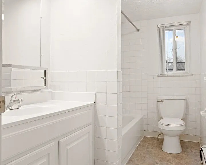 The Hillcrest Apartments — Photo 15