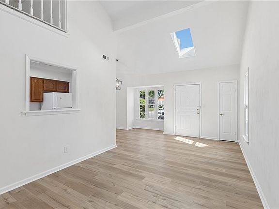 5th image of 416 Hollomon Dr