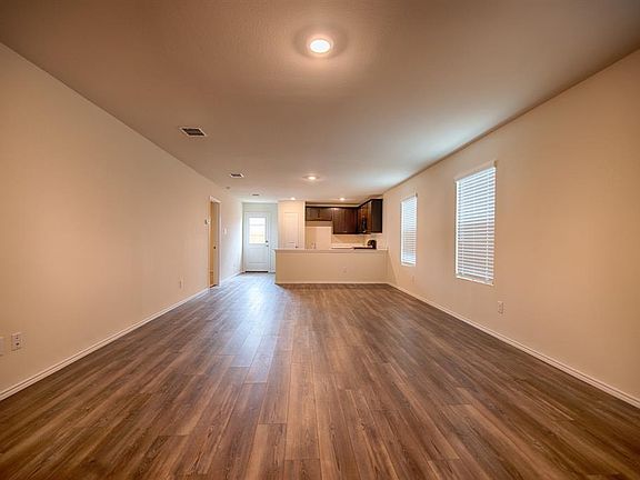 3rd image of 2833 Highgarden Trl