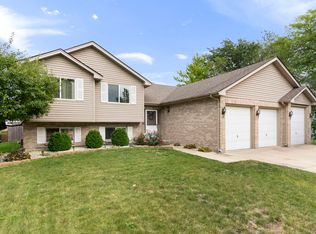 130 N Vincent Dr, Bolingbrook, IL 60490