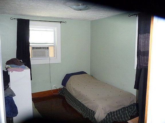 5th image of 223 Elmwood Dr