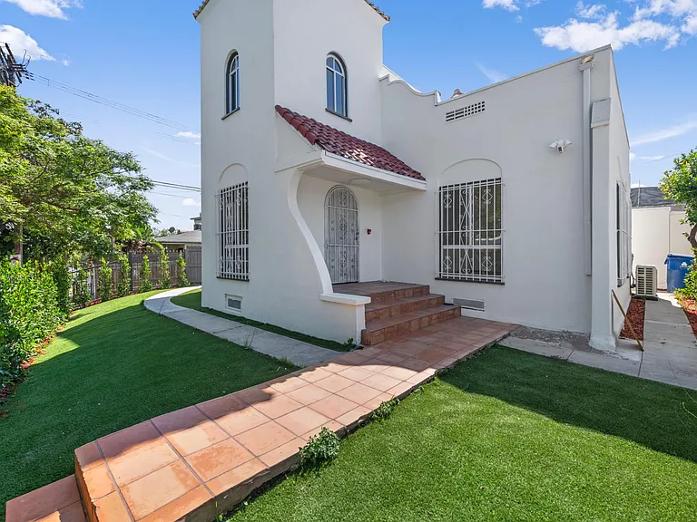 1905 S Orange Dr — Photo 1