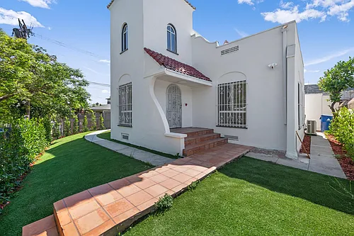 1905 S Orange Dr Photo 1