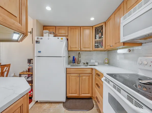 9977 Shore Road image 12 of 27