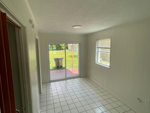 5th image of 1113 SW McFarlane Ave #102