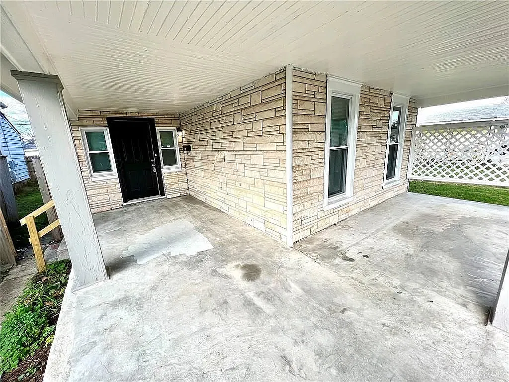 3 bed, 2.0 bath, 1660 sqft, $1,497 — Photo 2
