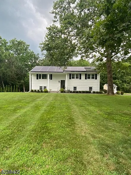 17 Fieldhedge Dr photo 1
