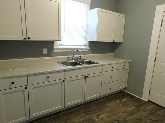 5th image of 908 W 2nd Ave