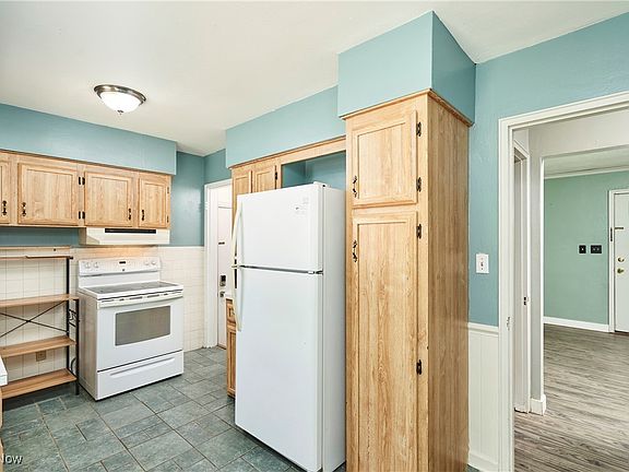 4th image of 2417 Parkview Dr