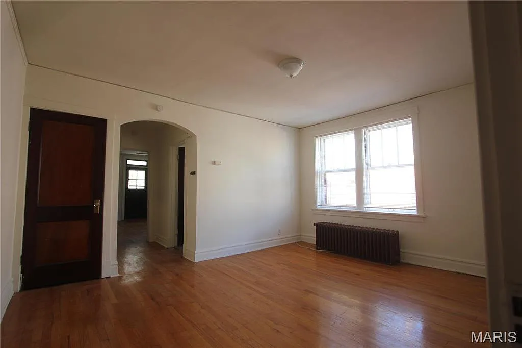1 bed, 1.0 bath, 884 sqft, $1,050 — Photo 2
