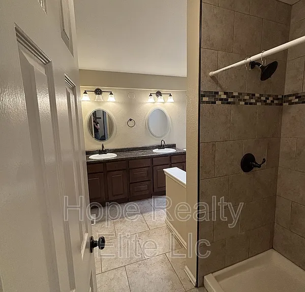 2079 Sussex Ln — Photo 13