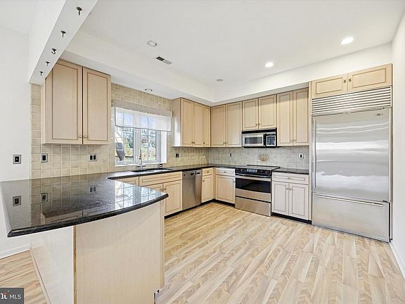 2nd image of 4 Fairhaven Ct