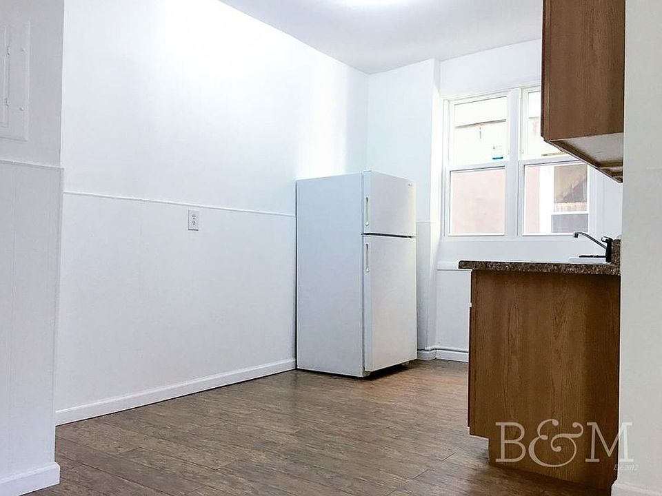 2nd image of 4837 45th St APT 1R