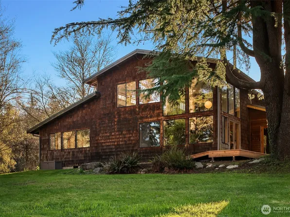 15232 Vermontville Road SW, Vashon, WA 98070