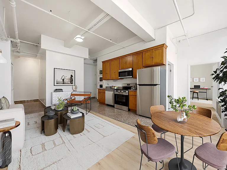 325 W 37th St #11R — Photo 5