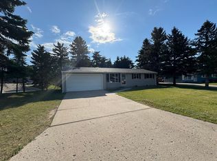 1130 6th St NE, Minot, ND 58703