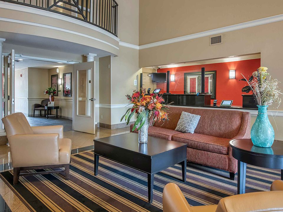 Lobby and Guest Check-in