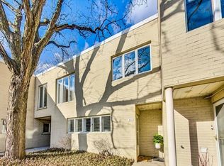 937 S Park Ter #503, Chicago, IL 60605