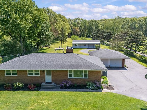3rd image of 2225 Maple Path
