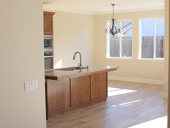 4th image of 714 Hill St