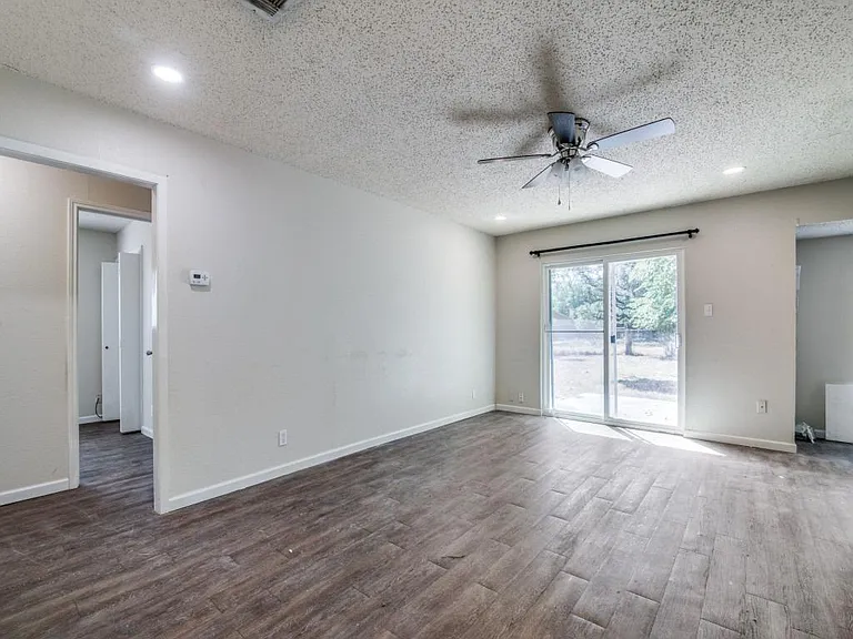 412 Craddock Ave — Photo 11